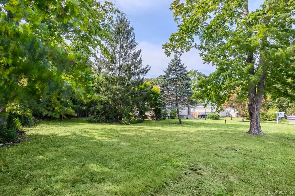 32 Whittier Drive Mastic Beach NY 11951