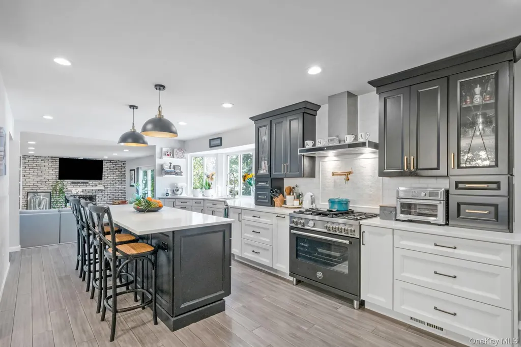 8 Leroy Court Commack NY 11725