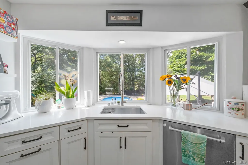 8 Leroy Court Commack NY 11725