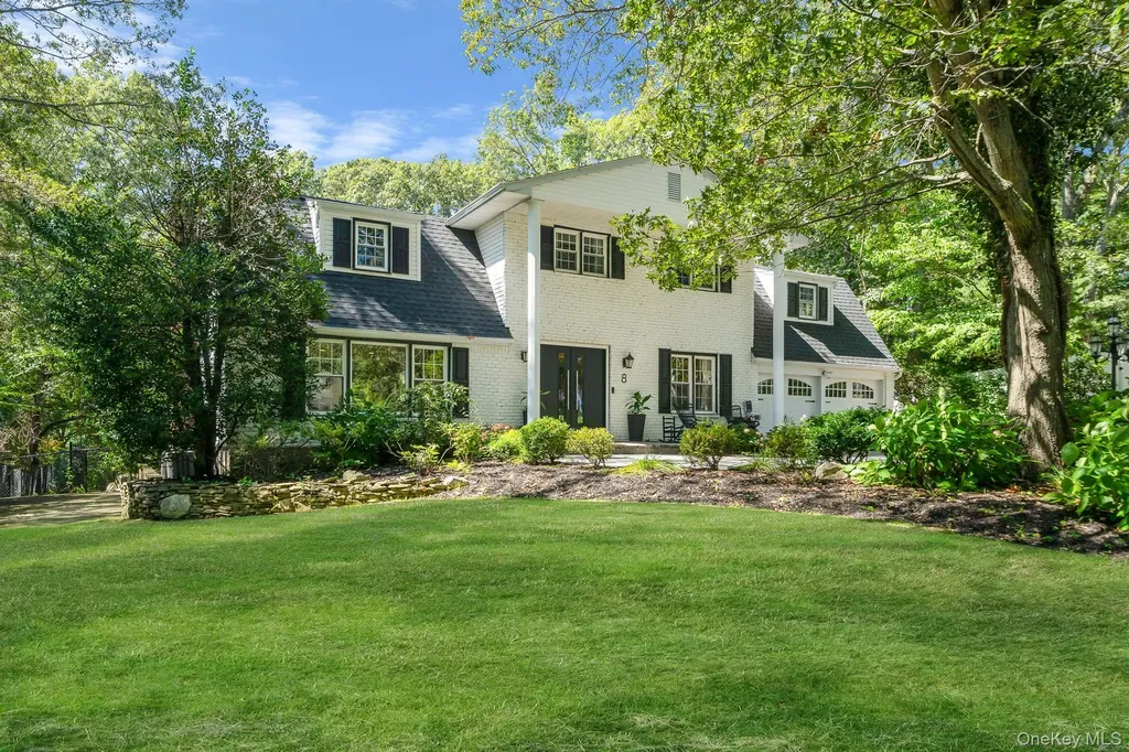 8 Leroy Court Commack NY 11725