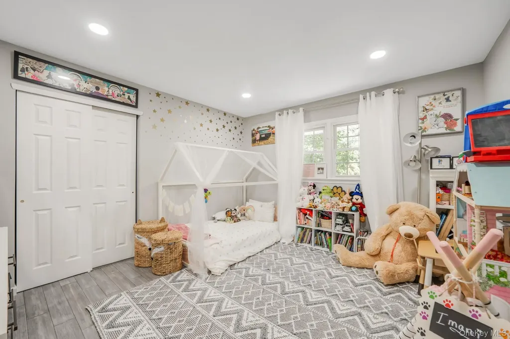 8 Leroy Court Commack NY 11725
