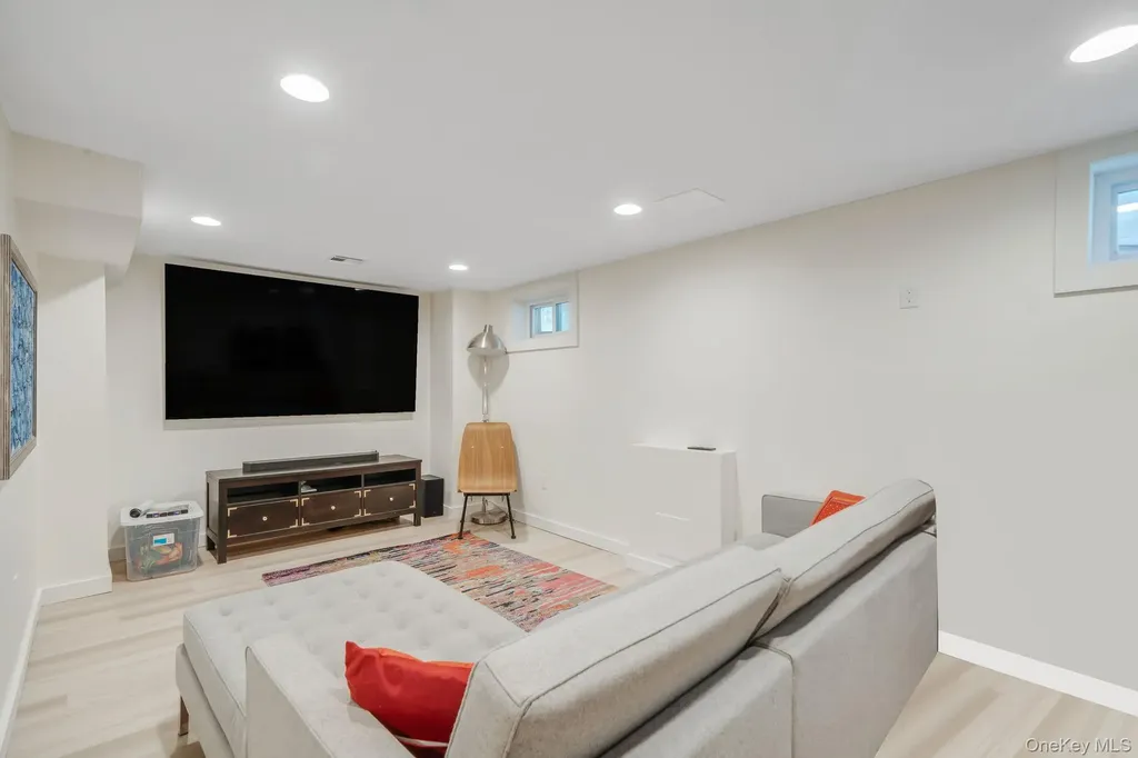8 Leroy Court Commack NY 11725