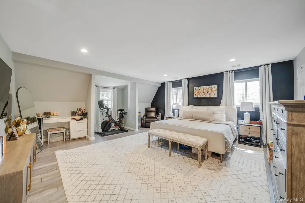 8 Leroy Court Commack NY 11725