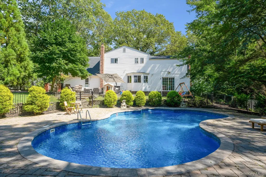 8 Leroy Court Commack NY 11725