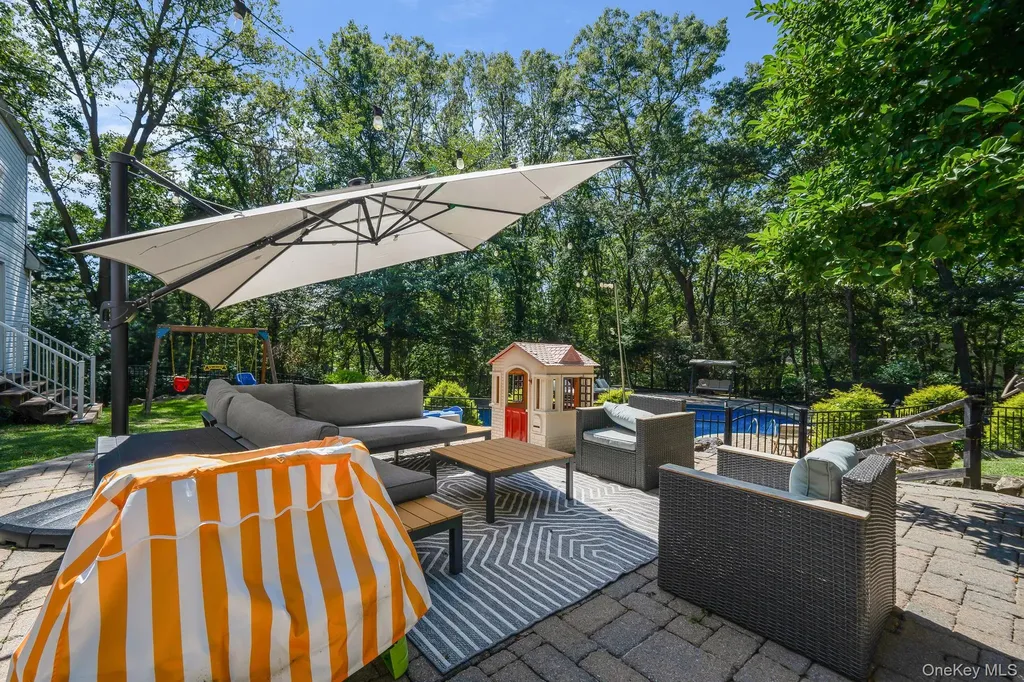 8 Leroy Court Commack NY 11725