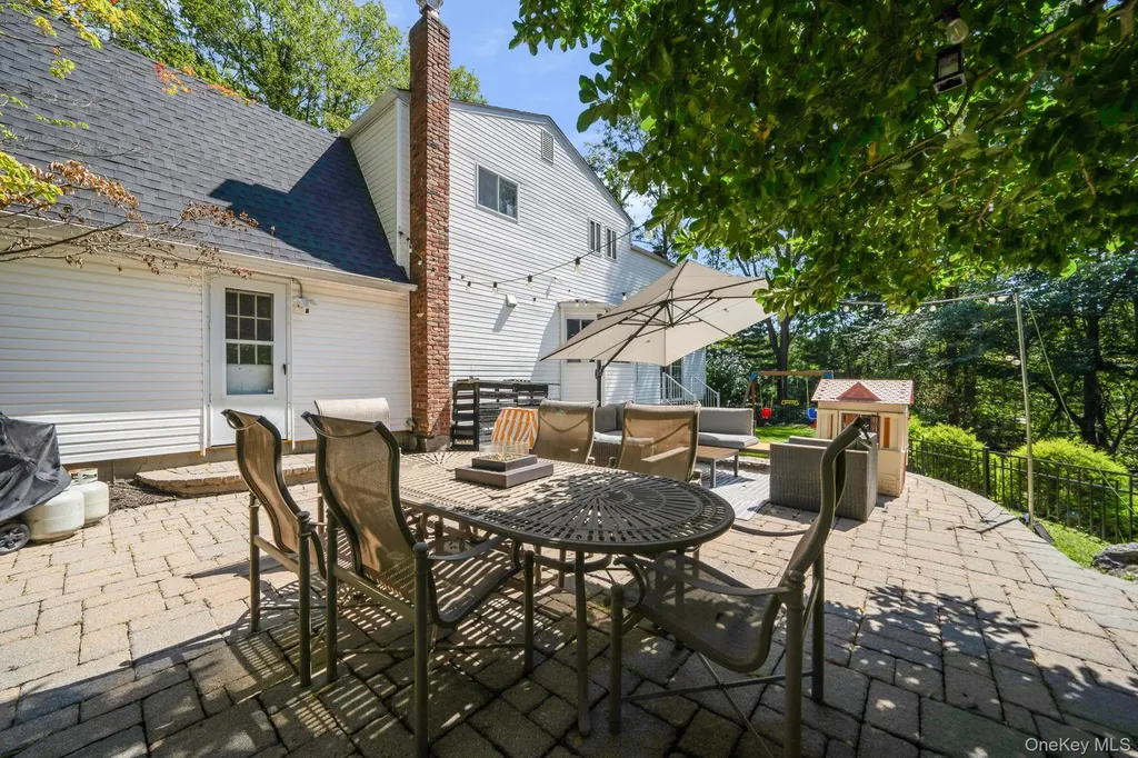 8 Leroy Court Commack NY 11725