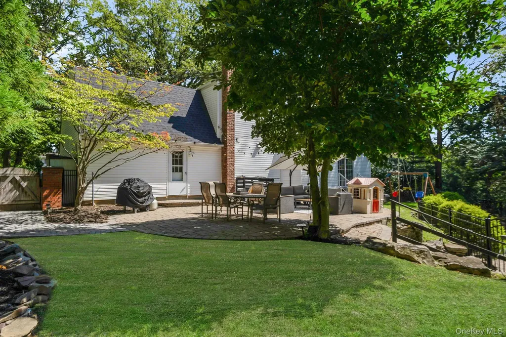 8 Leroy Court Commack NY 11725
