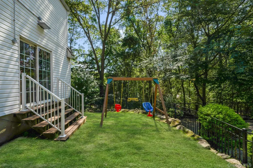 8 Leroy Court Commack NY 11725