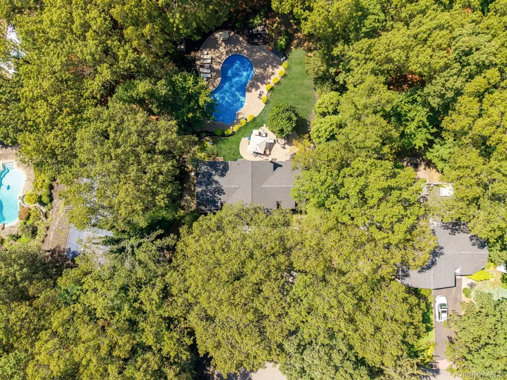 8 Leroy Court Commack NY 11725