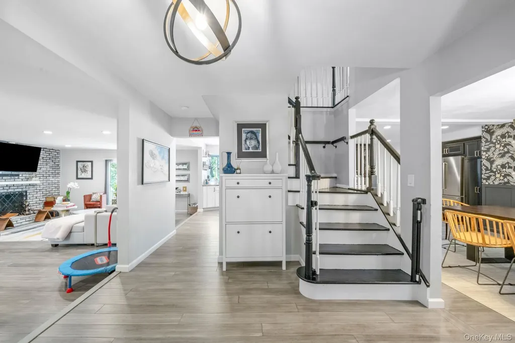 8 Leroy Court Commack NY 11725