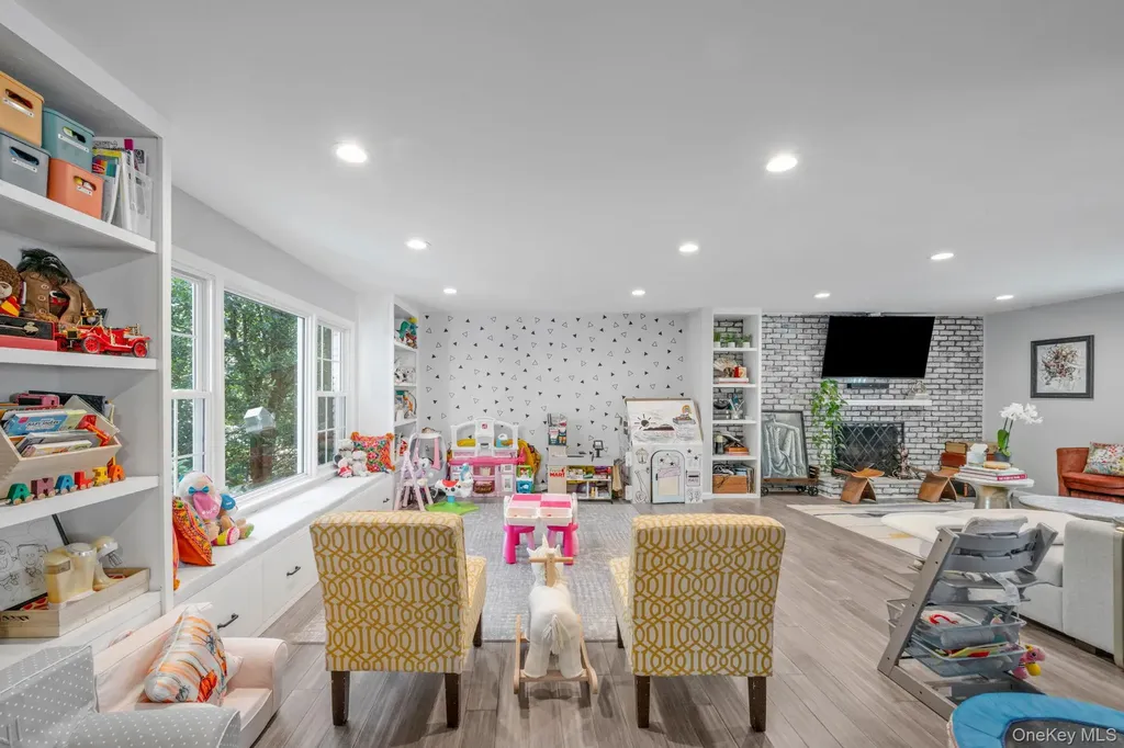 8 Leroy Court Commack NY 11725