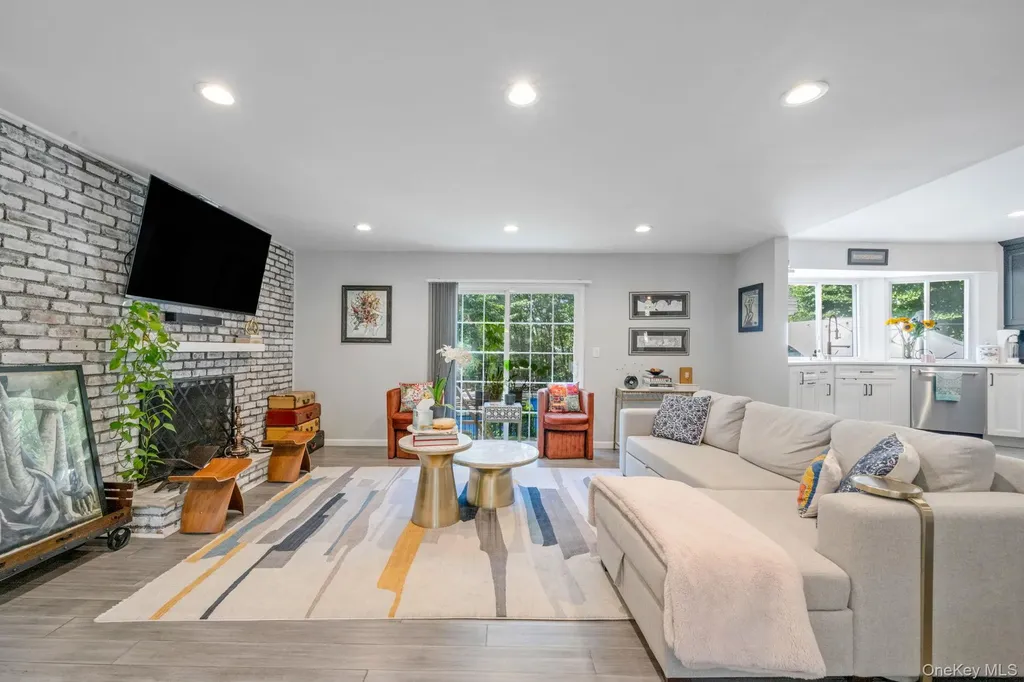 8 Leroy Court Commack NY 11725