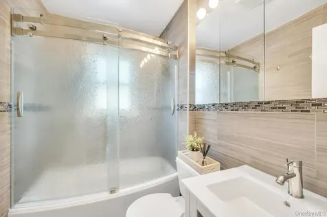 831 N William Street Baldwin NY 11510