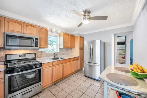 831 N William Street Baldwin NY 11510