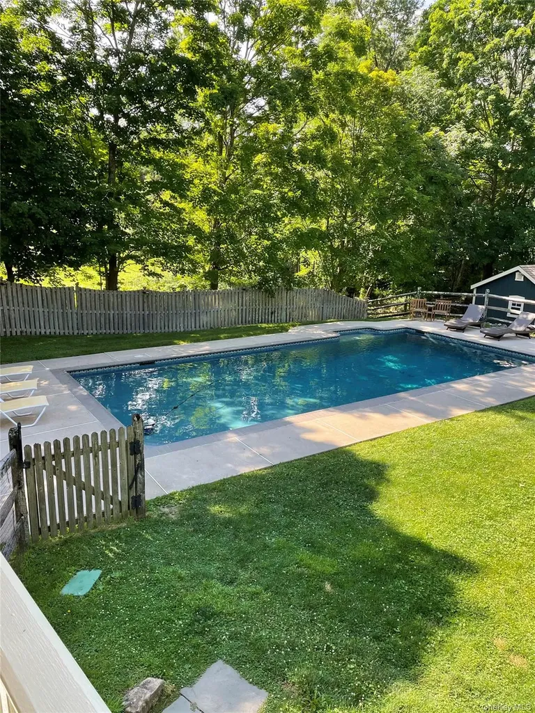 91 Eagle Valley Road Sloatsburg NY 10974