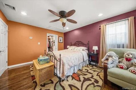 211 Washington Avenue Brentwood NY 11717