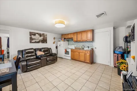 211 Washington Avenue Brentwood NY 11717