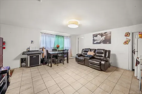 211 Washington Avenue Brentwood NY 11717