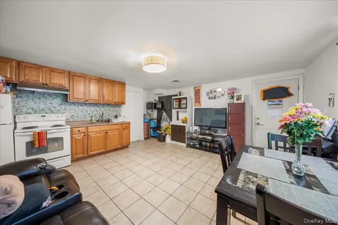 211 Washington Avenue Brentwood NY 11717