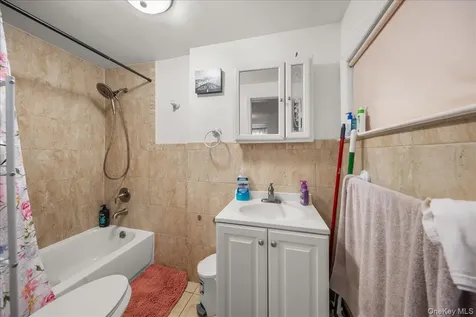 211 Washington Avenue Brentwood NY 11717