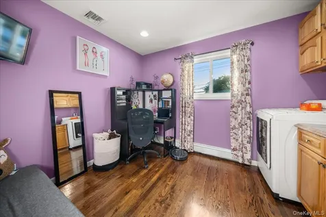 211 Washington Avenue Brentwood NY 11717