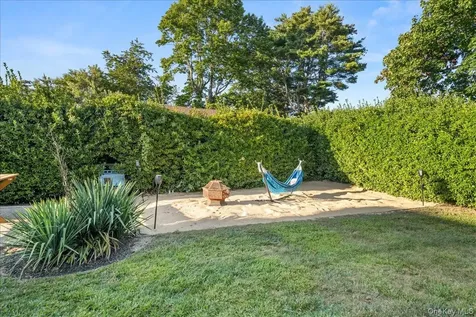 211 Washington Avenue Brentwood NY 11717