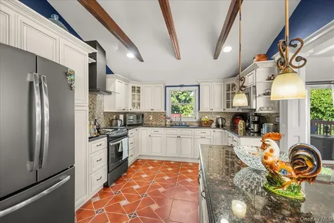 211 Washington Avenue Brentwood NY 11717