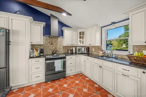 211 Washington Avenue Brentwood NY 11717