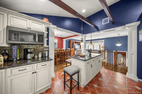 211 Washington Avenue Brentwood NY 11717