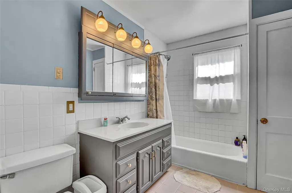 97 E Beverly Parkway Valley Stream NY 11580