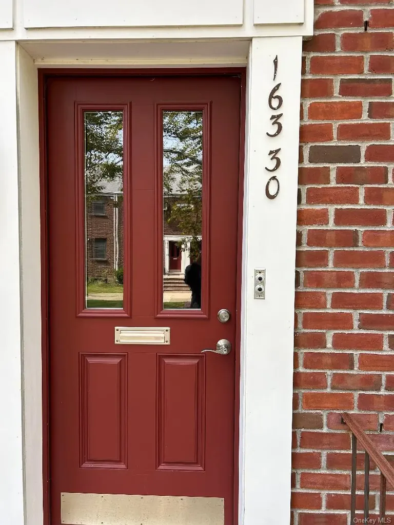 163-30 17th Whitestone NY 11357