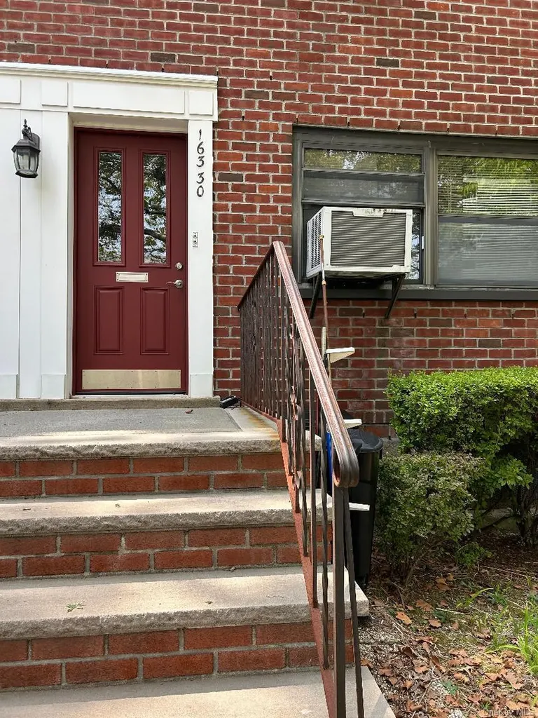 163-30 17th Whitestone NY 11357
