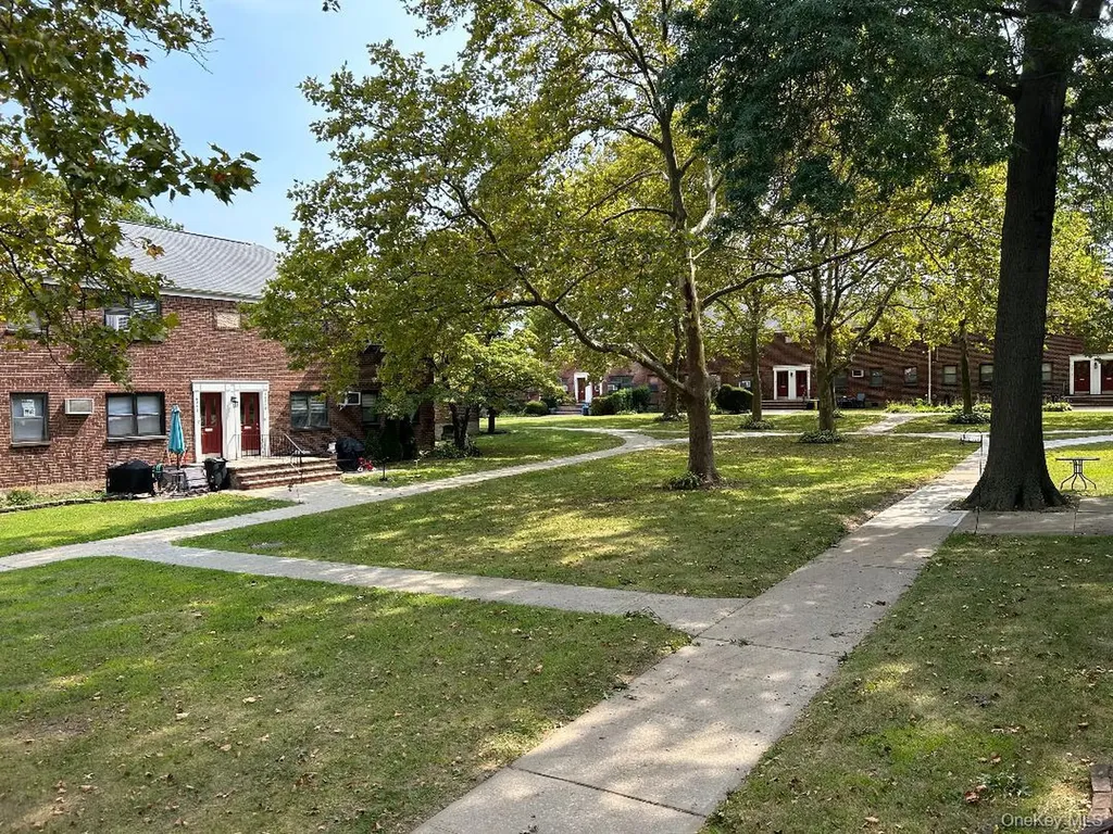 163-30 17th Whitestone NY 11357