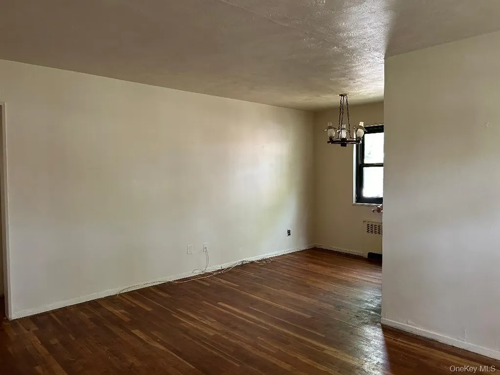 163-30 17th Whitestone NY 11357