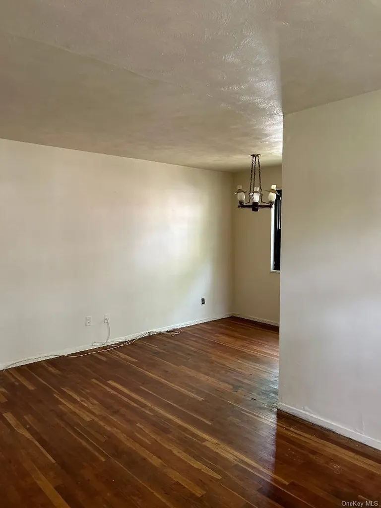 163-30 17th Whitestone NY 11357