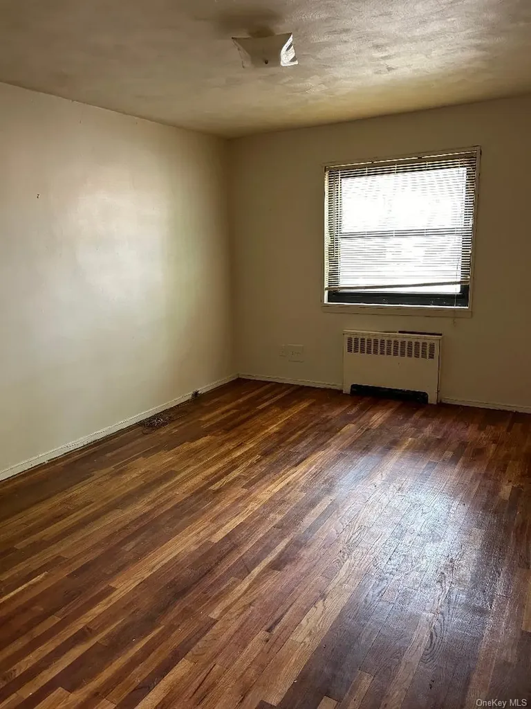 163-30 17th Whitestone NY 11357