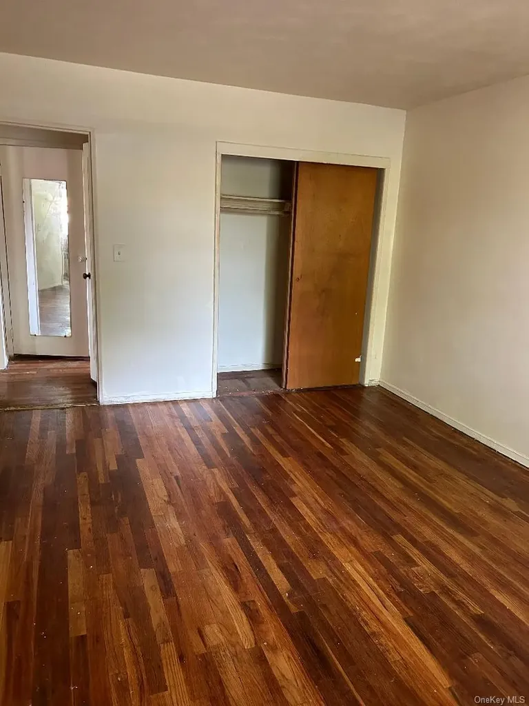 163-30 17th Whitestone NY 11357