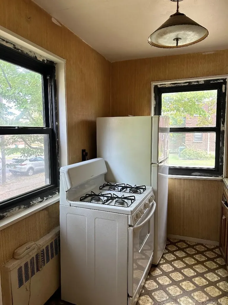163-30 17th Whitestone NY 11357