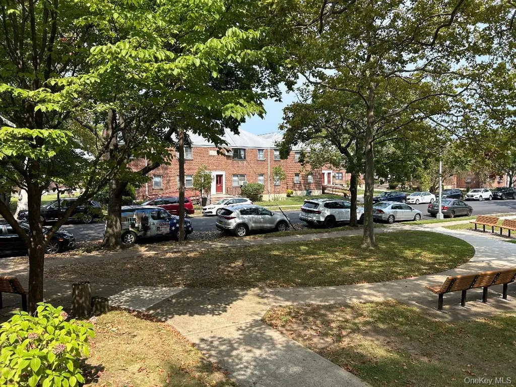 163-30 17th Whitestone NY 11357