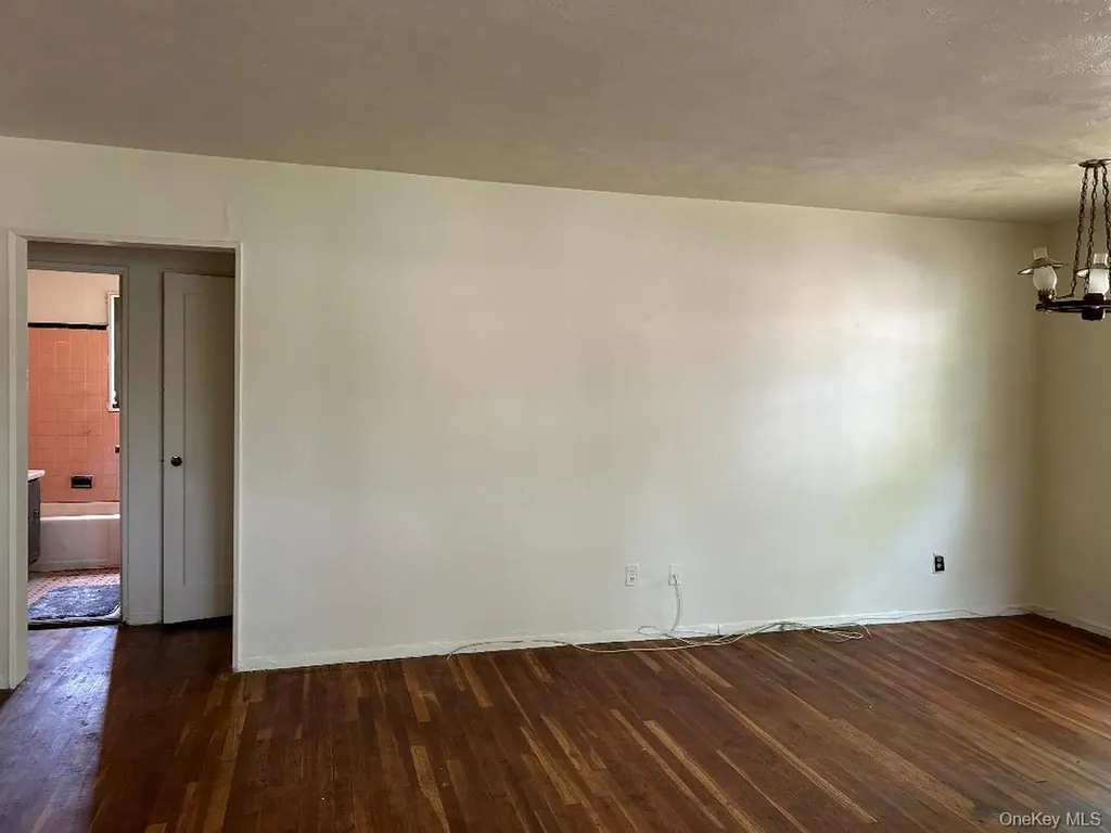 163-30 17th Whitestone NY 11357