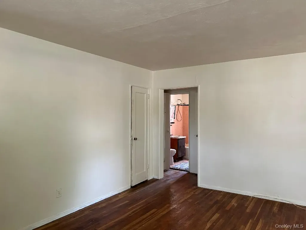 163-30 17th Whitestone NY 11357