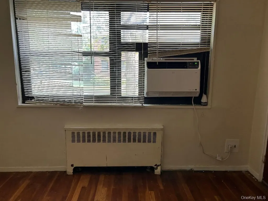 163-30 17th Whitestone NY 11357