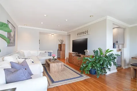 25 Sunnyside Drive Yonkers NY 10705