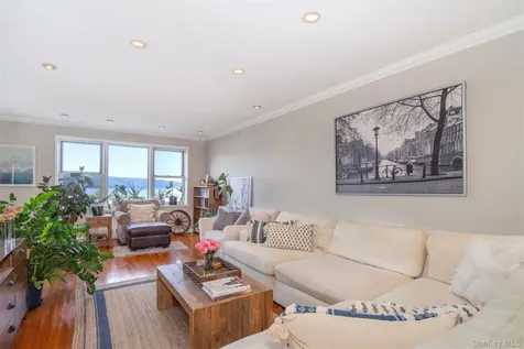 25 Sunnyside Drive Yonkers NY 10705