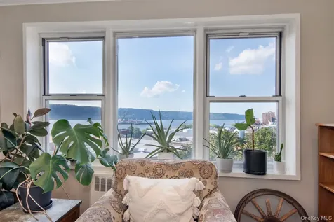 25 Sunnyside Drive Yonkers NY 10705
