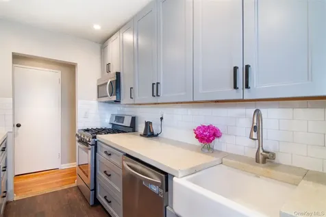 25 Sunnyside Drive Yonkers NY 10705