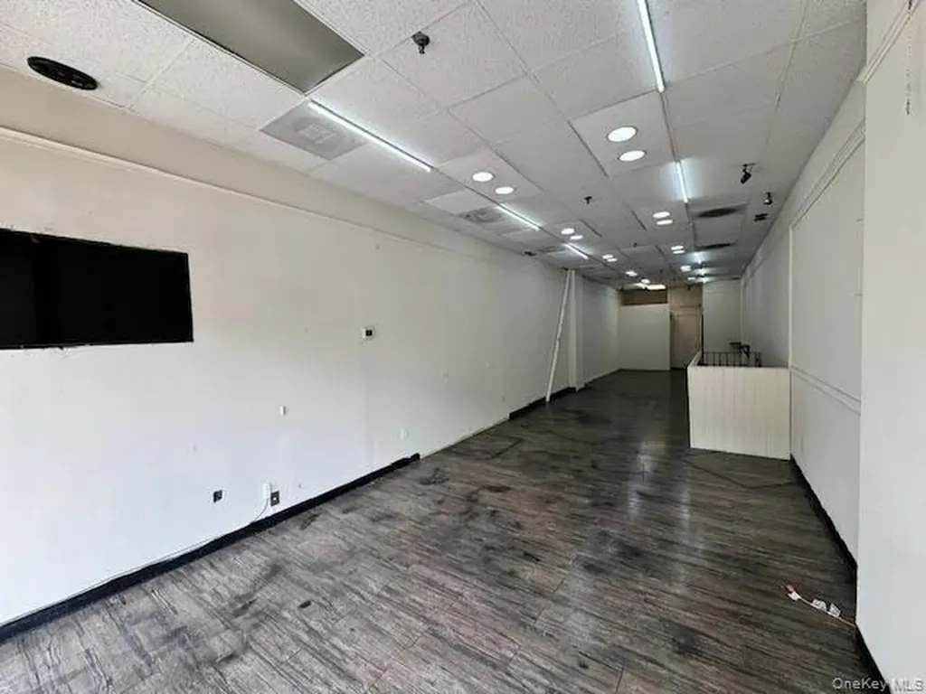 3459 E Tremont Avenue Bronx NY 10465