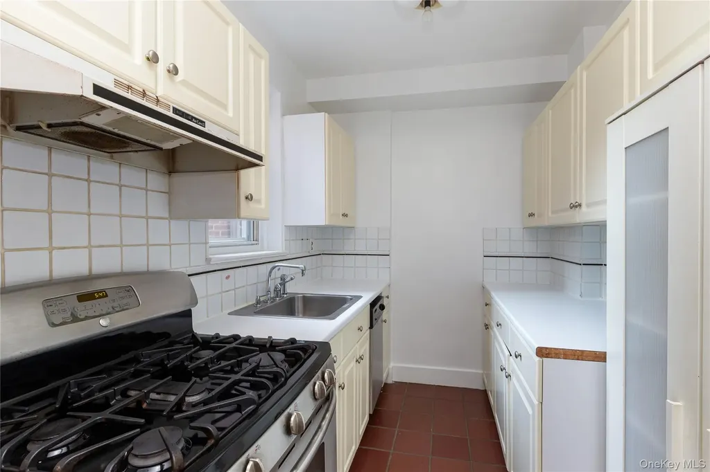 640 W 231 Street Bronx NY 10463