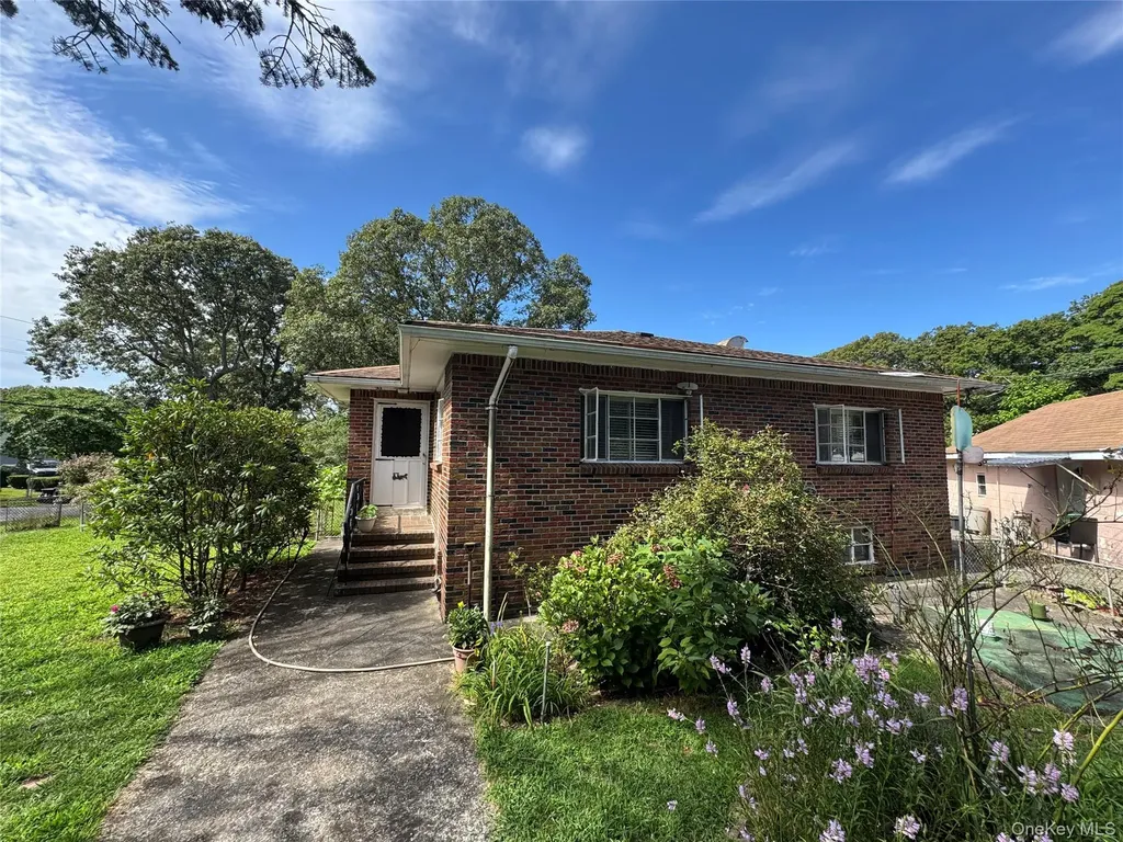 4 Olive Lane Shirley NY 11967