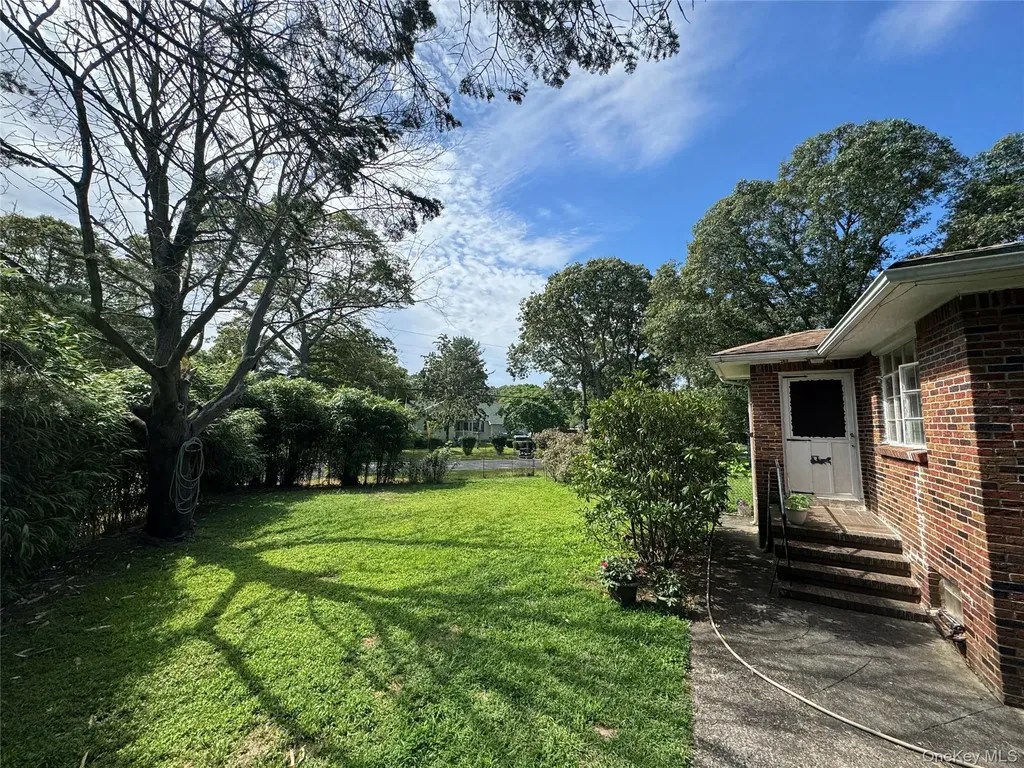4 Olive Lane Shirley NY 11967